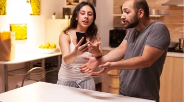 5 Ways to Catch Cheating Husband From His Phone